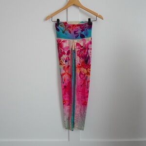 Niyama Sol Barefoot Hawaiian Leggings